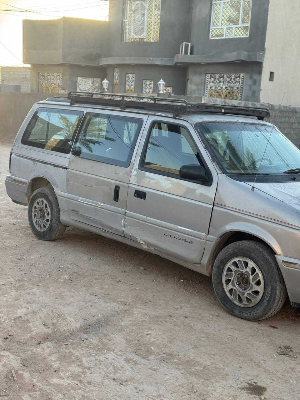 السلام عليكم كرفان 92 حداديه اماميه جديده محرك وكير جدد رقم انكليزي جديد سنويه 2030 مداور ثاني يوم السعر 28وبيهه مجال حك  الجيه مكان السياره كربلاء  للتواصل ***********
