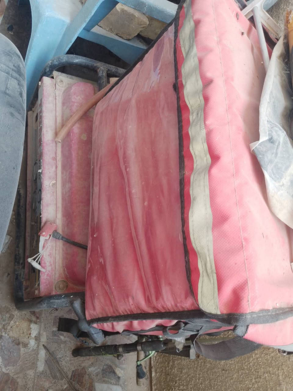 سلام عليكم صندوكين دلفري جبير وصغير الاسود نضيفات كلش بس ينرادلهن غسل ب25 والصغير ب10 مكاني يم جزيرة بغداد السياحية للاستفسار *********** واتساب فقط
