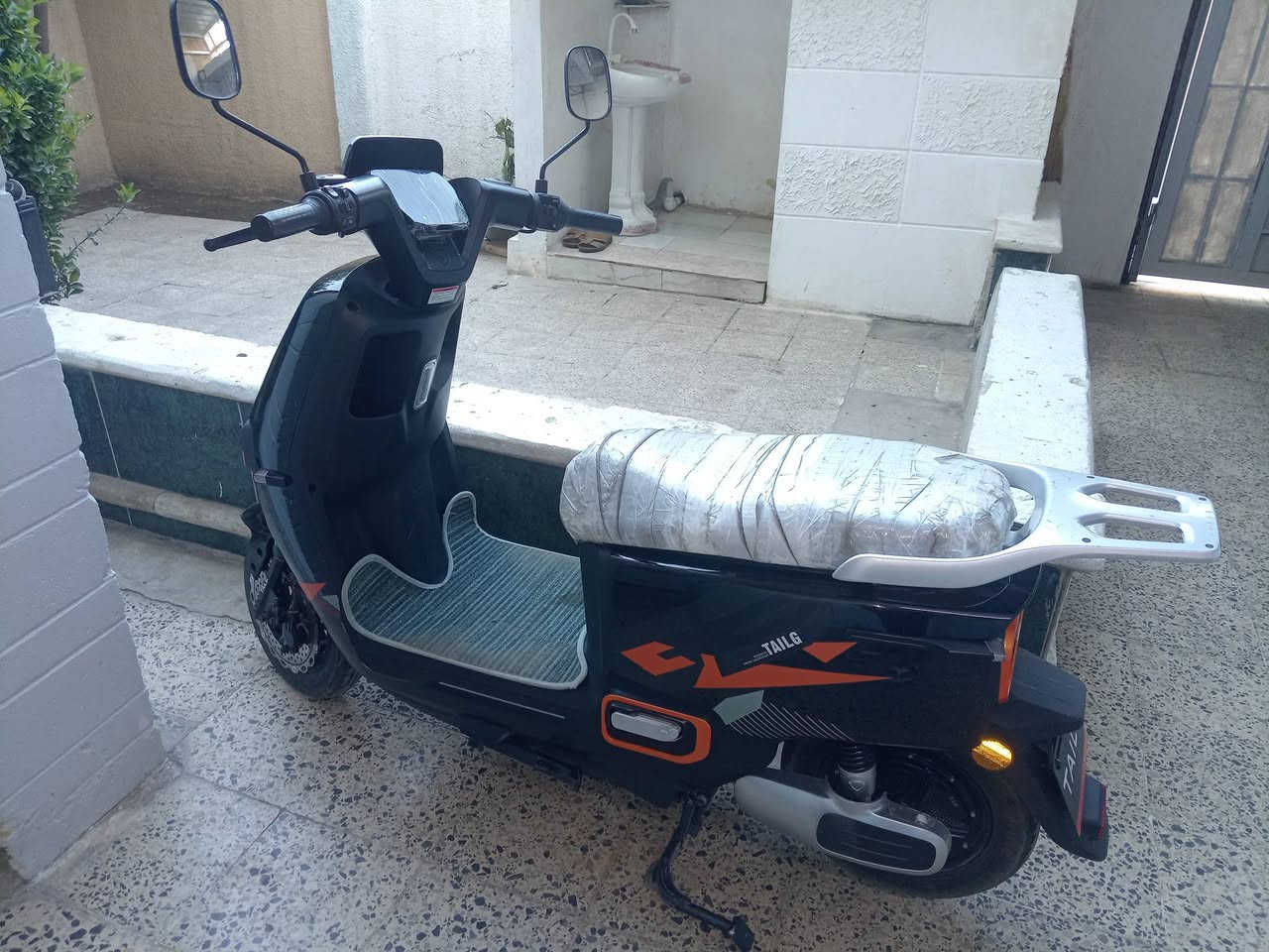 السلام عليكم ماطور شحن تايلج الريان موديل 2025 فول مواصفات 
دبل سويج +بصمه وقفل مانع سرقه 
لايت زينول عالي ناصي 
دبلات امامي خلفي كله بشرط 
السرعة، 90 يمشيك بشحنه الواحدة، 75 كيلو متر 
صندوق موجود بس اني شايله 
ملاحضه بصيطه بي كسر بدوسه الايمين متأثر 
السعر 800 بي مجال


**إذا كنت صاحب هذا الإعلان وتريد حذفه لأي سبب، رجاءا أرسل رسالة إلى الدعم الفني**