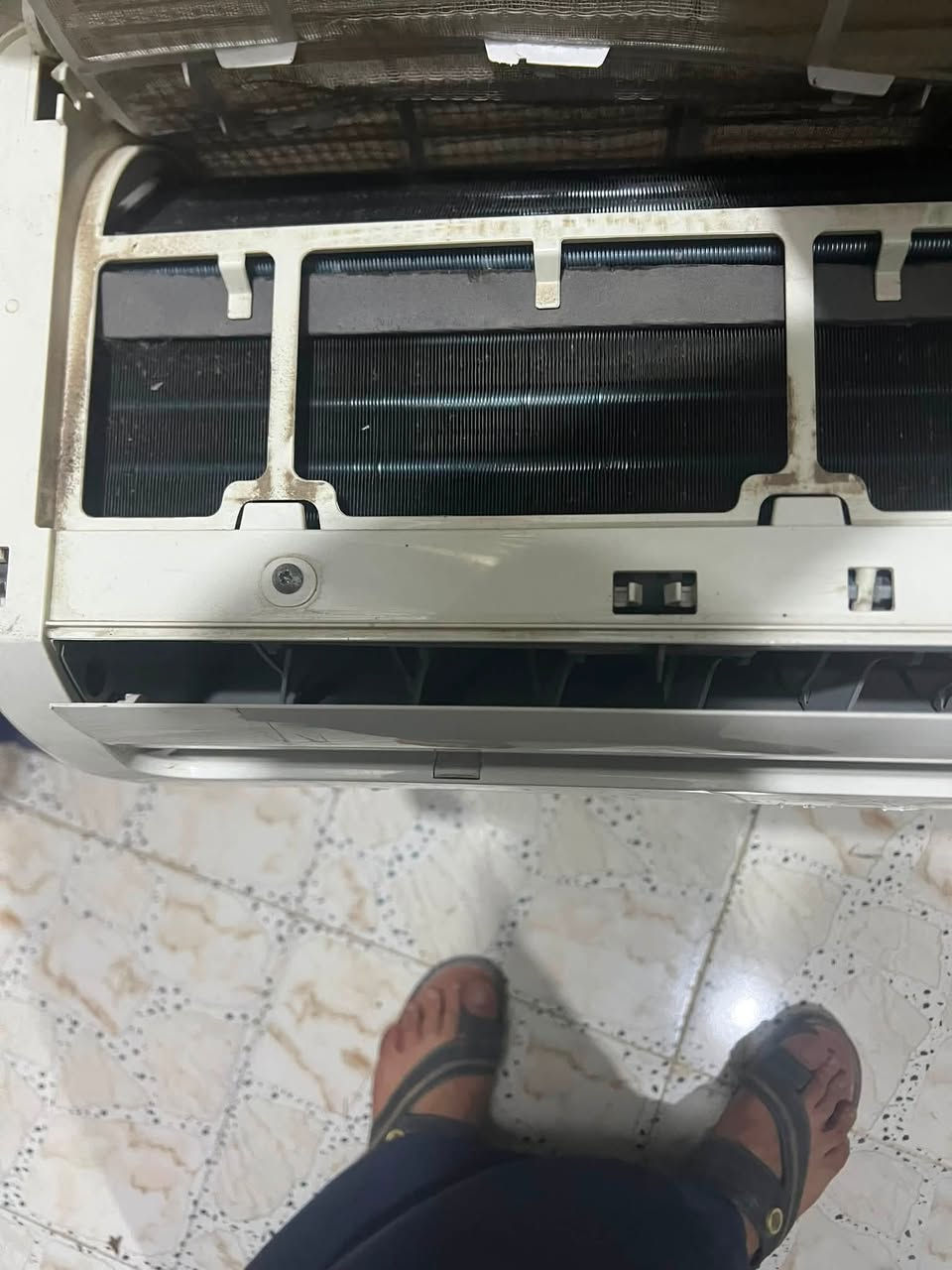 السلام عليكم للبيع 1 طن نظيف كلش وماداخل تصليح كامل الملحقات مع الريمون والغز فقط شد مكان كربلاء لااستفسار ***********

