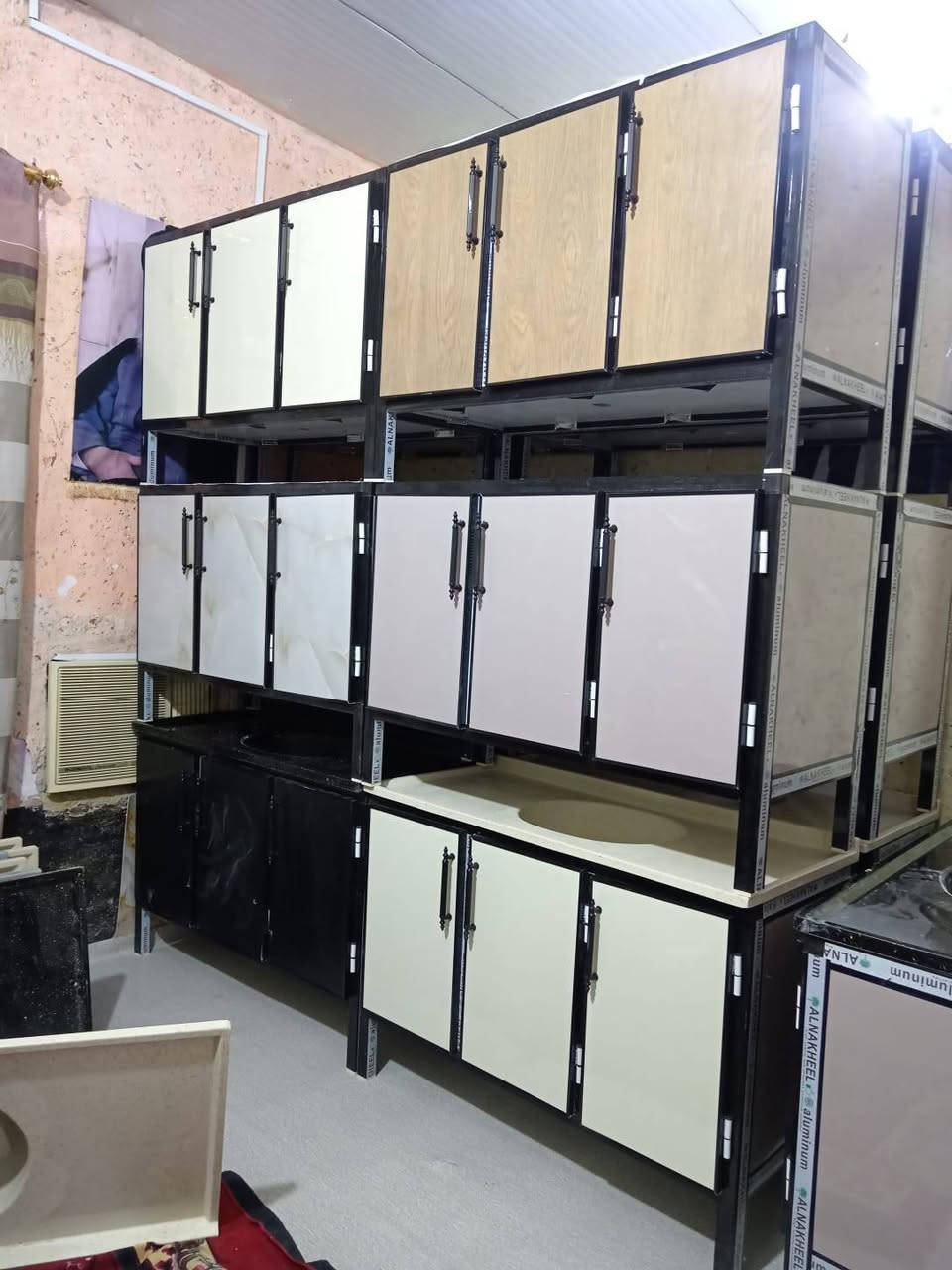 العنوان بصرة حيانيه اول الاين شارع القائد ***********
