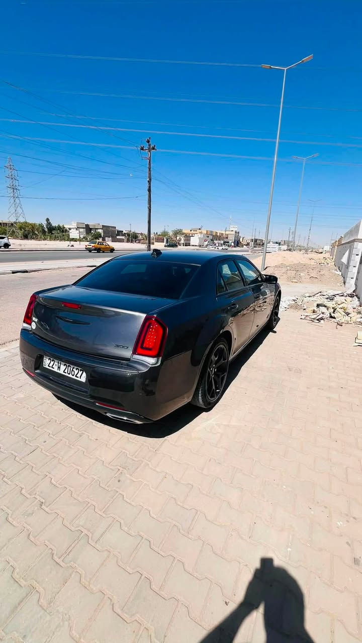 � للبيع كرايسلر 300S موديل 2023 🔥

🚗 وارد أمريكي
⚙️ محرك 3.6 Pentastar V6
🔄 جير أوتوماتيك 8 سرعات
📏 العداد: 45 ألف كم تقريبًا
🎨 اللون: رمادي غامق مميز
🛞 جنوط رياضية سوداء
🖥️ شاشة وسطية ومواصفات كاملة
❄️ تكييف ممتاز
🪑 داخلية نظيفة جدًا
🔑 تشغيل وبصمة
🛣️ قيادة مريحة وثبات عالي

✅ السيارة بحالة ممتازة
✅ لا تحتاج أي مصروف
✅ فحصها مرحب به بأي مكان على حساب المشتري
✅ استخدام شخصي ونظيفة جدًا

تسجيل وهزه جديد رقم اربيل 

نسخة RWD (دفع خلفي) الأوفر بالصيانة والاستهلاك.

📍 الموقع: بغداد
💰 السعر: (يذكر عند التواصل)

📞 للاستفسار: (***********) 
*********** 

#كرايسلر #كرايسلر300 #Chrysler300S #سيارات_بغداد #بيع_سيارات #العراق
