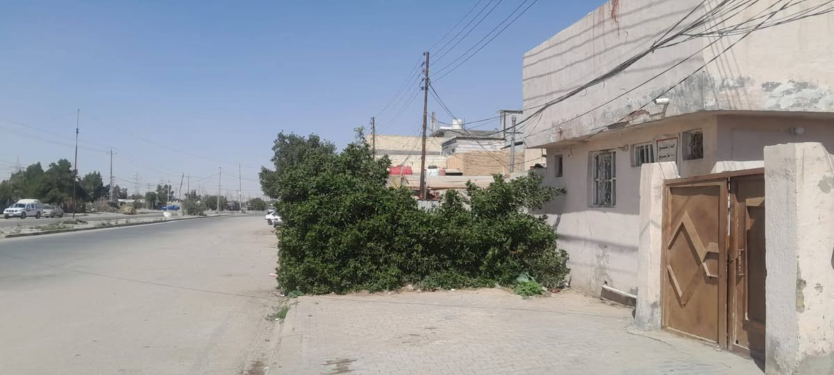 سلام عليكم دار لبيع متر ١٠٠ مربع طابقين على شارع السايدين المكافحه حي المهندسين  ***********
