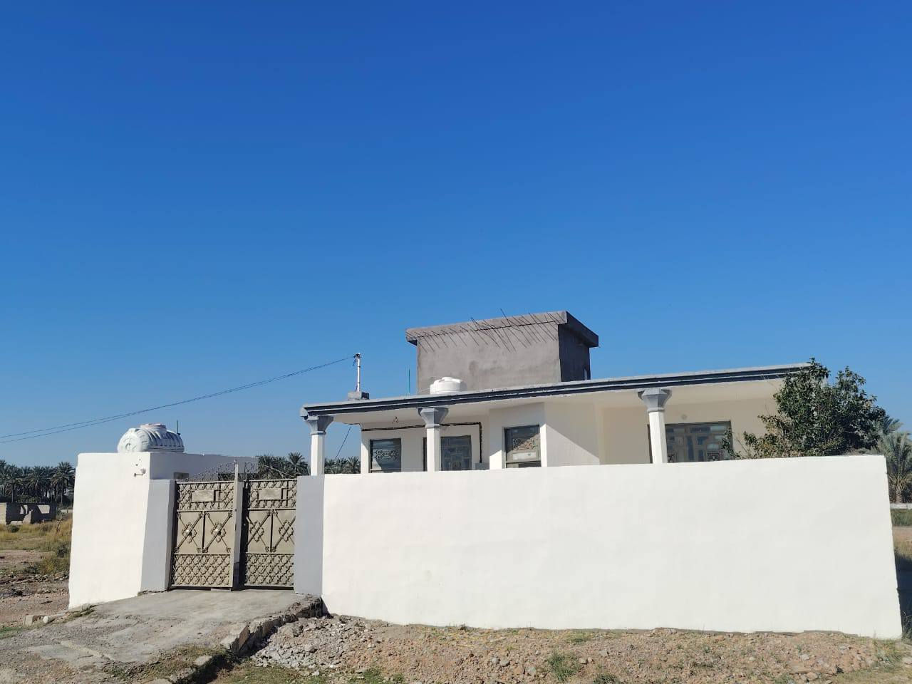 #دارـللبيع 🏦
#بسعرـمناسب 

دار للبيع 
⛔ السمحة 286 متر 
⛔ الموقع : ديالى المقدادية بلور العربنجية 
⛔الدار متكون من إستقبال ومطبخ وثلاث غرف نوم  وكراج وحديقة 
⛔سعر كلش مناسب لمن يبحث عن دار كبير وسعر مناسب 

✔️ للتواصل مع : ***********
