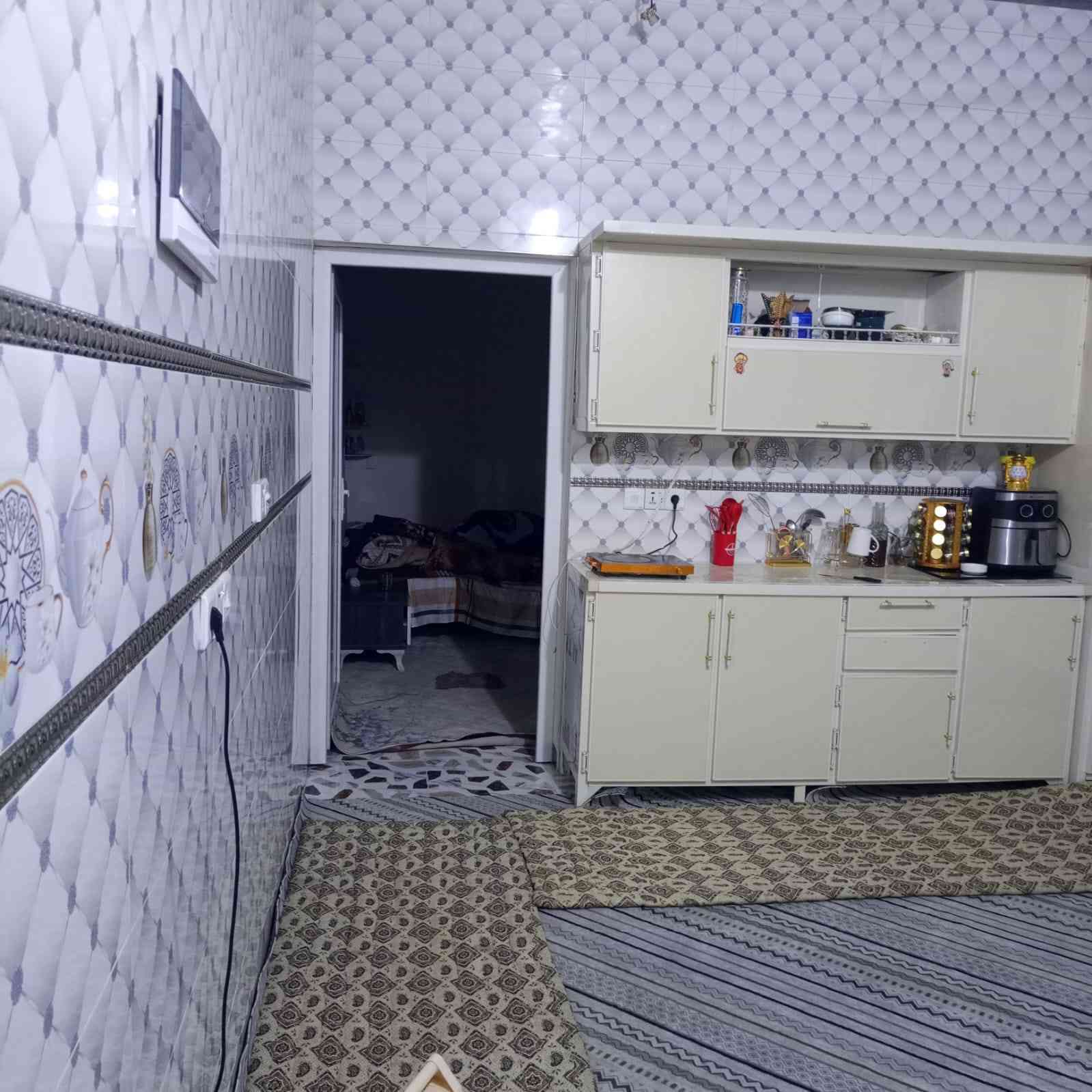 للبيع
بيت 100 متر طابو طابقين مقابل مدرسة ابناء العراق الواحد 
جاهز كامل 
السعر 72 وبي مجال 
***********
