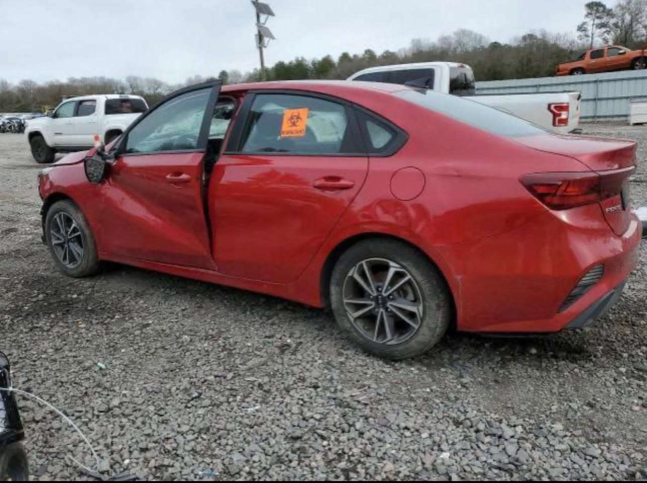 فورتي ٢٠٢٣ 
حادث موضح بالصور 
كير ايتي سياره جديده 
سعر ١٣٥ بيه مجال لشراي 
***********
