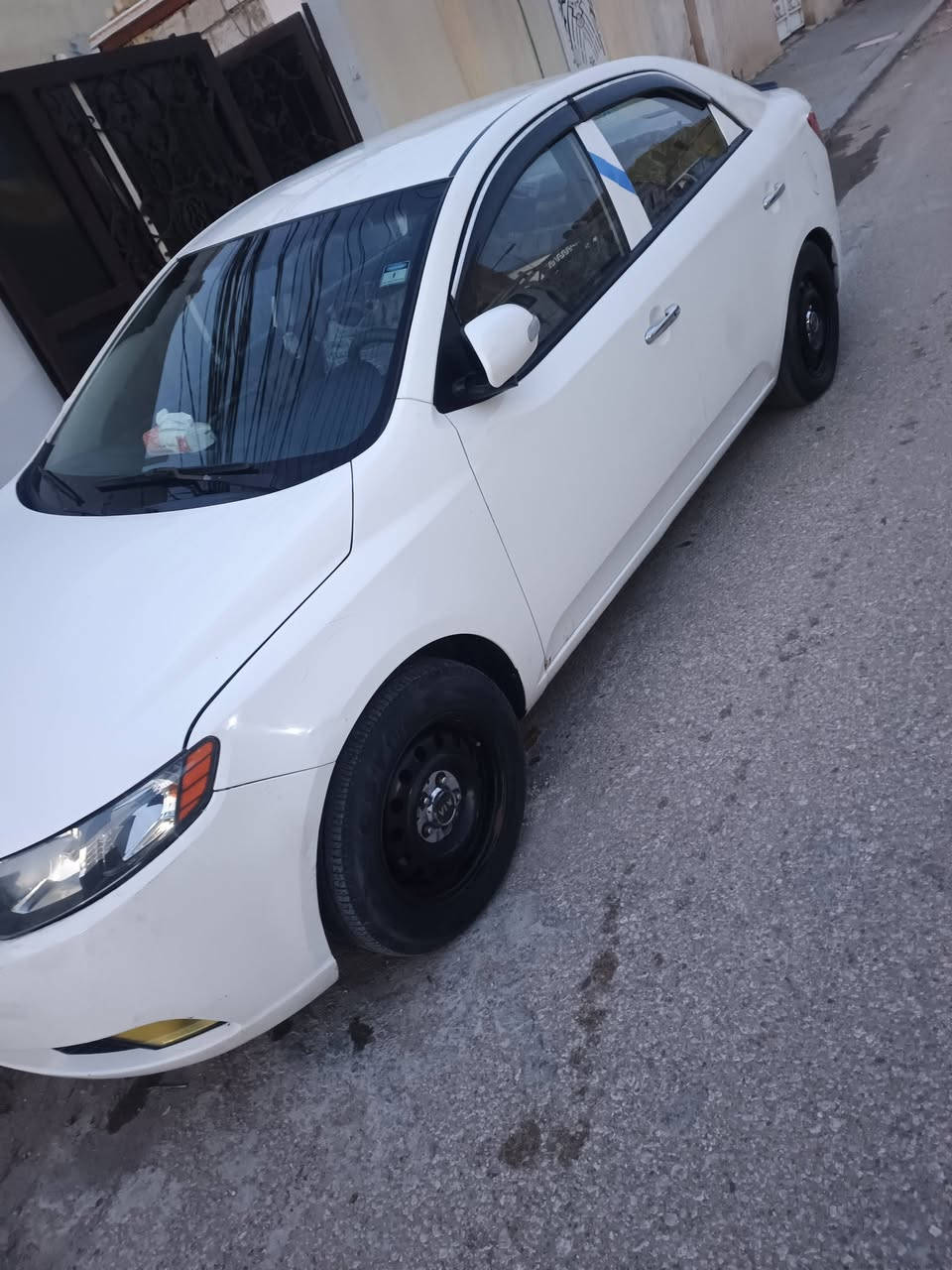 السلام وعليكم 
من رخصت مدير الكروب 
كيا سيراتو مديل 10 ادوات كص جنطه متومه واجها 
سياره كير مكينه حداديه  تبريد تخم تاير كهربائيات كله فول 
اربع بصمات بصمتين ابواب بصمه جنطه بصمه تشغيل
حساسات خلفيه تحكمات 
مري شفط اشاير بلمري 
مانع نزلاق OFF +
نضام ايكو ECO
دبل سستم سماعات 
حاكيه بلاتوث 
سياره بانزين مكينه 1600
مكانها  نجف السعر 46 
***********
