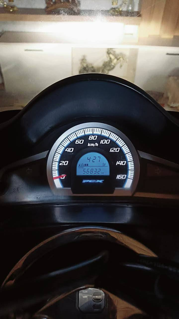 السلام عليكم Pcx الجيل الثاني ياباني محرك 150 دراجه جديده
جامه طويله
تجوه اصليه
حساس ازدحام A
حساس ستان

عنوان بغداد الشعله
السعر 14ونص
 وتساب ***********
رصيد ***********
