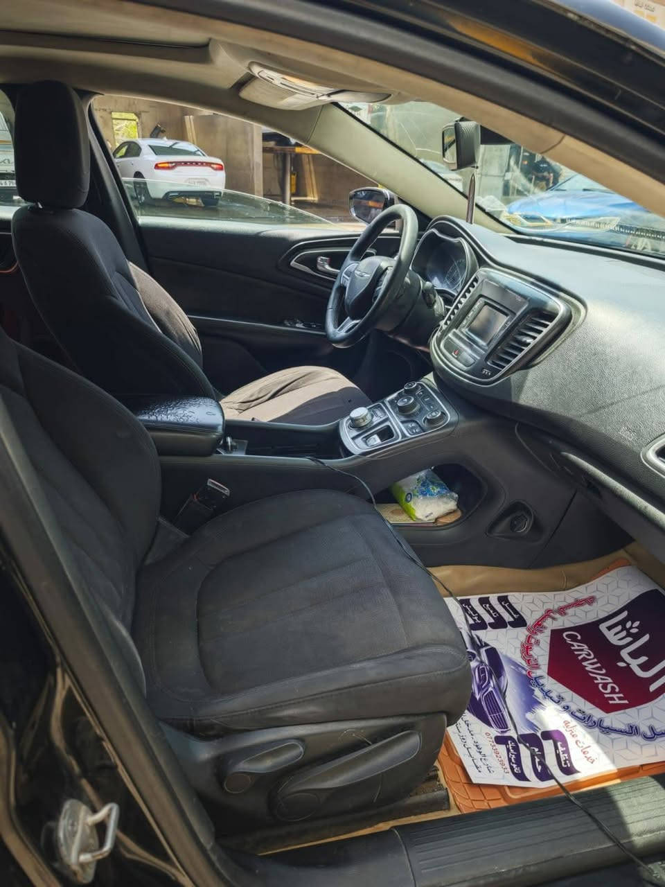 السلام عليكم
C200 موديل 15 محرك 4 سلندر 
نقصها تبريد وابيع حزام بيها تكحيل وصبغ بسيط بس ابيع احزام 
حداديه الوره 100%
الحداديه الكدام 50%
تواير جدد 
بيها فتحه سقف 
ب اسمي السياره 
99$
***********
