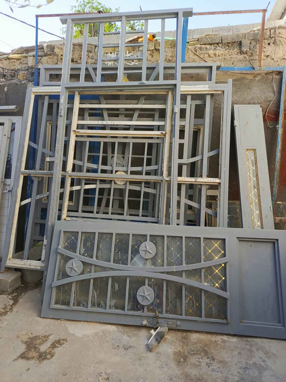 سكلات  عدد 6 دراب عدد 3  حادله عدد1 شباك عدد2 باب عدد1 مكان كربلاء المقدسه ***********/***********
