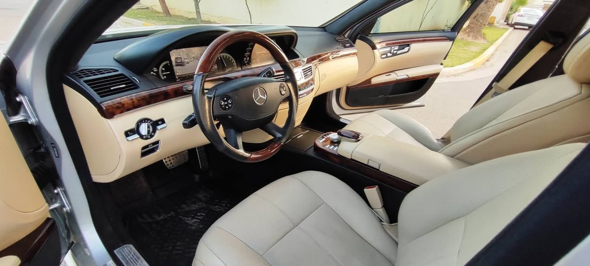 سلام عليكم ..... 
#مارسدس #S.Cless AMG 550
موديل 2007 محدثه 2013 خليجي
كامل موصفات VIP
سيارة نضيفه جدا

✅بنراما
✅ناضور ليلي
✅4 كراسي تدفئه تبريد
✅4كراسي مساج كهرباء مومري
✅ستيرن كهرباءAMG
✅اناره ترحيب
✅بصمه 4 بواب اوجنطه
✅دخول ذكي
✅رادار امامي
✅مانع تصادم
✅حساسات خلفي امامي
✅مري كهرباء جانبيه
✅مري قلاب معا البك
✅سيدي جنجر بلوتوث يواسبي اوكس نفكيشن
✅شاشات خلفيه تحكم خلفي منفصل عن الامامي
✅سيدي خلفي بلمسند
✅داخل جلد صاج اوفايت
✅تحكم بلكراسي الامامي من الخلف 
✅جنطه شفط
✅سقف كنتاره اصلي 
✅بردات بيبان كهرباء
✅برده خلفيه كهرباء
✅سستم صوت harman/Kardon
✅لايت ايل ايدي
✅لايت داينمك مع الستيرن
✅جكات تصعد اوتنزل
✅تلفون
✅زراك لايت
✅شفتات ستيرن
✅4 انضمه قياده
✅هندبرك كهرباء
✅ماسحات اوتو
✅تبريد 4 قطعه منفصله 
✅12 ايرباك
✅بيبان شفط
✅مرايه وسطيه اوتو
✅رقم هزه سنويه جديد باسمي
بيهه موافقه تضليل
سيرفس كامل اي نقص مابيهه
ماشيه 107 كم
محرك تنفس طبيعي 8 سلندر
مكان سياره بغداد
للاستفسار
*********** بغداد, العراق
