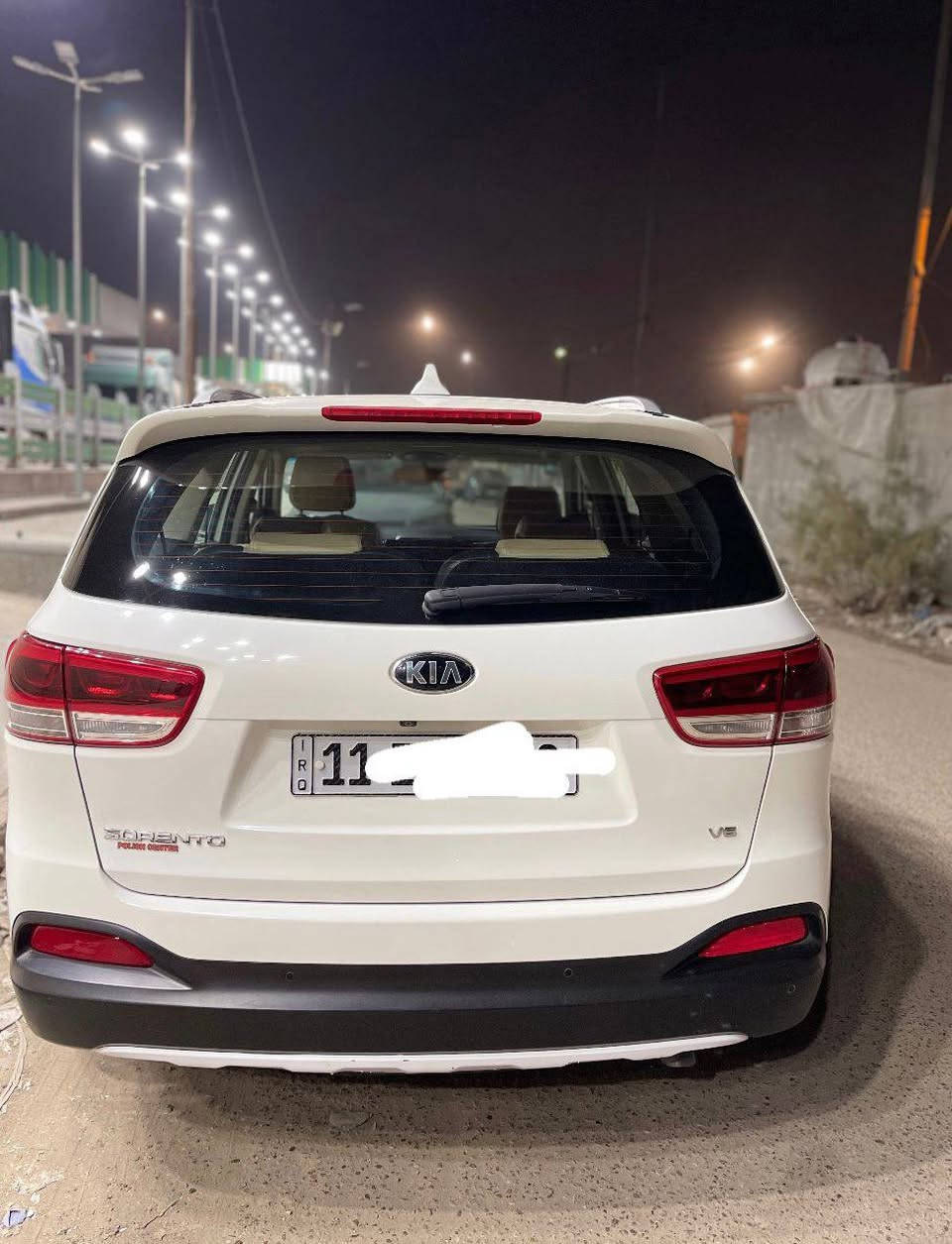 السلام عليكم سورنتو خليجي موديل 2017
موصفاتهة 
بصمة 
بانورما 
جنطة كهرباء 
بردات خلفية 
سبعة راكب 
كشنات جلد و كهرباء 
ثلاث قطع تبريد 
ثلاث وضعيات قيادة 
حساس امامي وخلفي 
تحكم ستيرن جهتين 
انارة ترحيب داخلية وخارجية 
بصمة ابواب 
محرك 6  سلندر بلادي كفالة من فتح وضع شركة 
كير على وضع شركة كفالة من فتح 
ماشية 120 
السيارة كفالة عامة من صبغ والبارد و الفتح و تبديل 
فقط شخط زغير باب خلف صدر مكحل على كدة 
رقم السيارة بغداد الدولي با اسمي سنوية لل 2027سيارة على ايدي 
مكاني بغداد 
السعر 235 
***********
