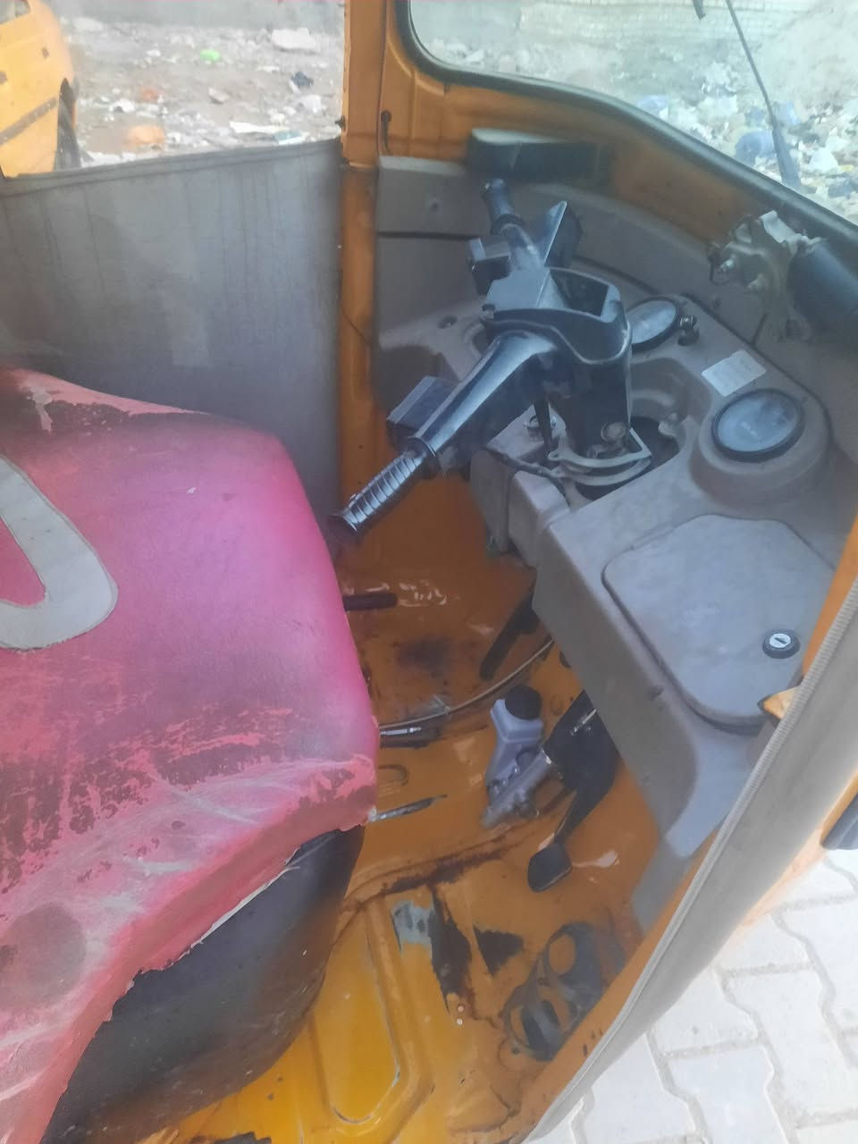 سلام عليكم تكتك للبيع ما مرقم موديل عشرين تكتك جاهزه ونضيفه مابيه اي  ضربه مجفت مره وحده تكتك خير من الله بوجك للشارع اوراق اصوليه وين ما تحب روح افحص سعر خمسة ونص مكاني بغداد الشعله لاتصال على رقم بي واتساب علمن غير متواجد على فيس بوك)(***********)
