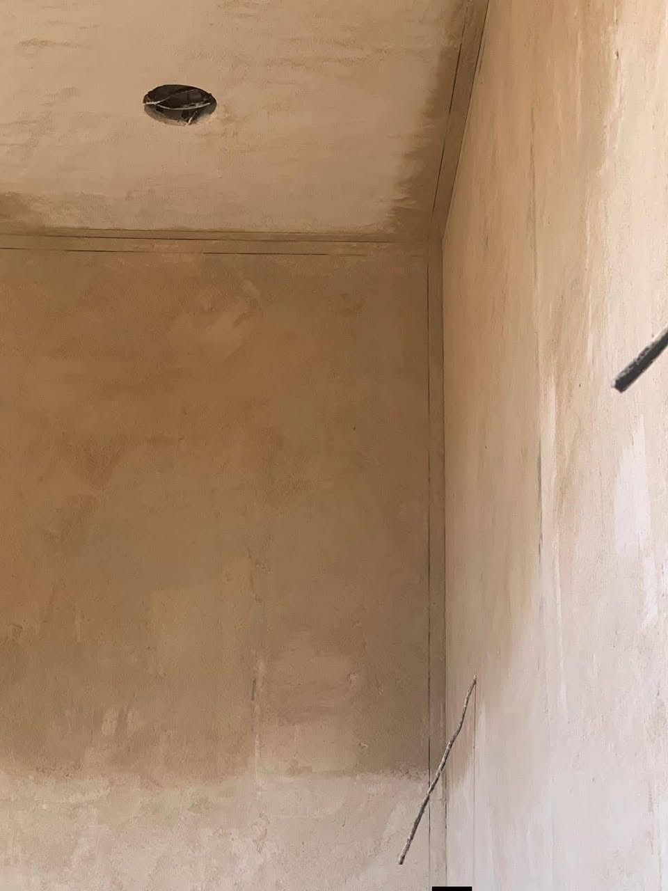 السلام عليكم ورحمة الله وبركاتة
اللباخ سمنت وجص تصفير مساطر 
واجهيات سقل طلس جراره شغل درجه اولى شرط واسعار مناسبه نشتغل يوميه كباله اومتر ***********
