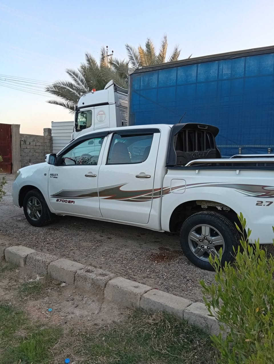 سلام عليكم هيلوكس موديل 2011 للبيع 
بلاديه محرك بلادي كير عادي من كلشي فقط بيه قطعه وحدة مبدله المكان الانبار للاستفسار اتصل ***********
