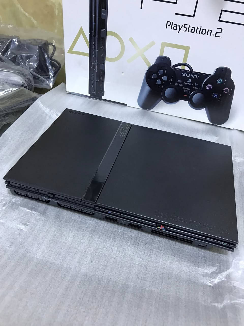 ملاحظة: سعر الجهاز مرتفع يناسب الكولكترية وليس المستخدمين … للبيع ps2 slim موديل 75000 إنتاج عام 2005 مخزون وبحالة الوكالة غير مستخدم نهائياً مع كافة ملحقاته الأصلية مفتوح من الكرتون لغرض التصوير فقط.


**إذا كنت صاحب هذا الإعلان وتريد حذفه لأي سبب، رجاءا أرسل رسالة إلى الدعم الفني**