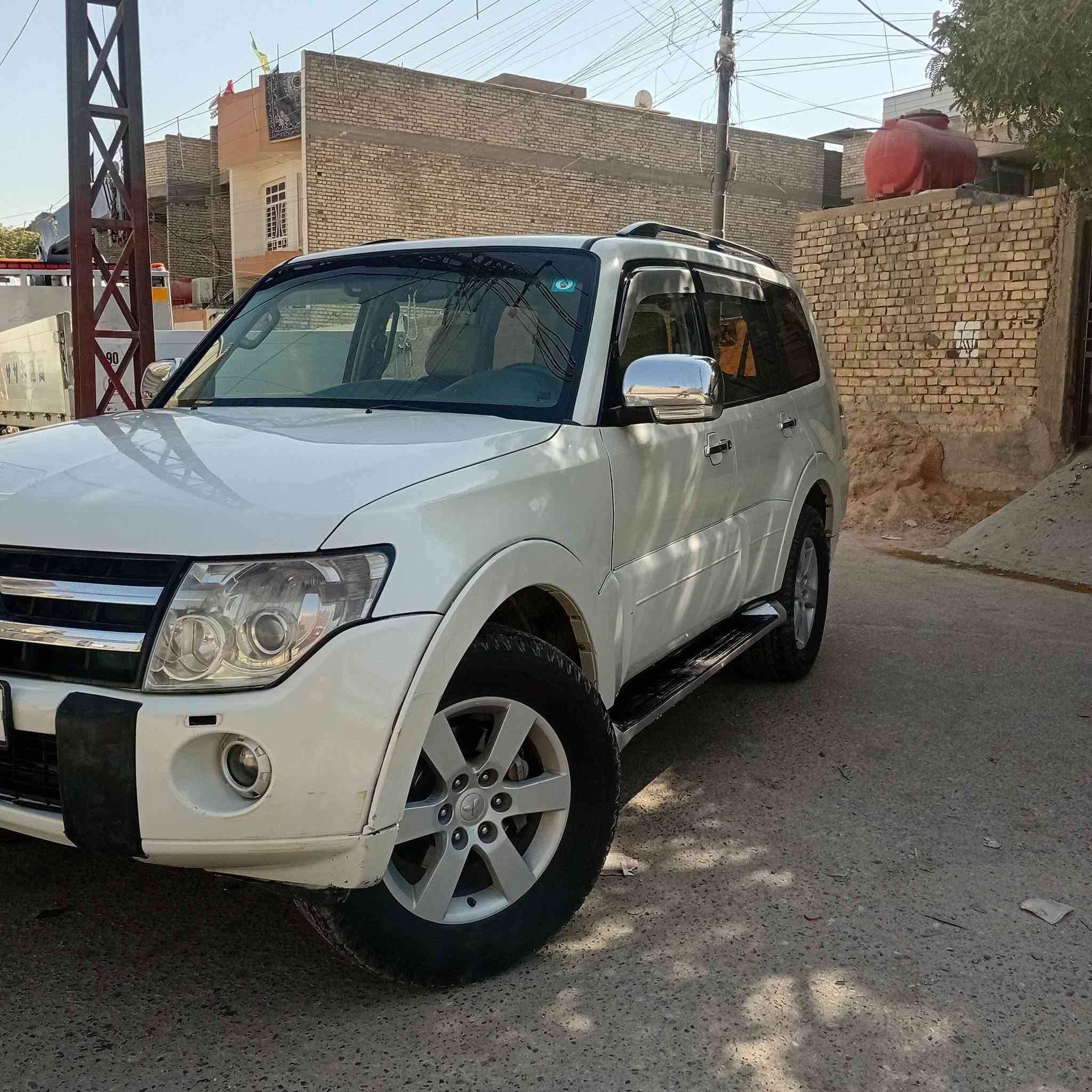 باجيرو موديل ٢٠٠٨ سياره بيهه ٤ قطع صبغ بدون حادث بدون داخل مكينه وكير مكفولات تخم تاير صدر جديد رقم بغداد نكليزي سعر ٨٨ بيهه مجال بصيط مكان سياره بغداد ***********
