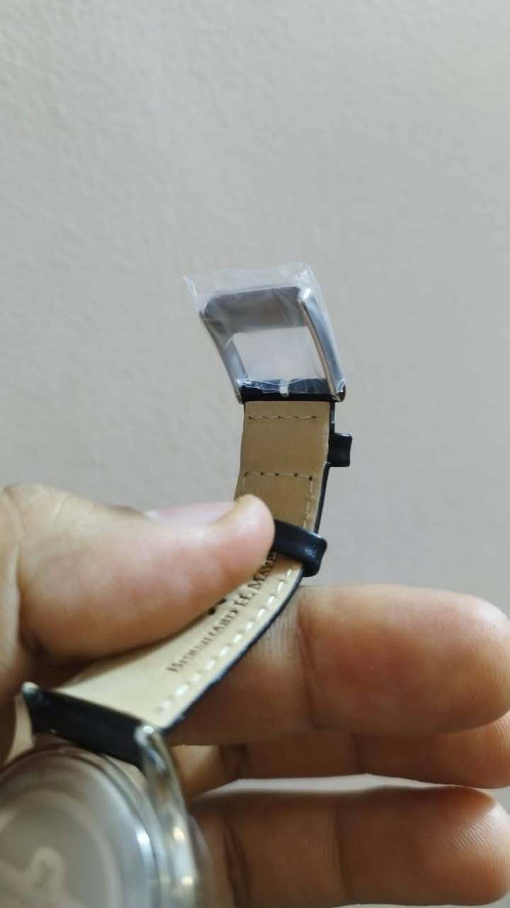 يالله  ساعات بيرناد  اج ماير نسائي  عدد 6 قطع   بيهن جديد + مستخدم  السعر من 100$ لحد 140$  كلمن وسعرها  معه المرفقاة الاصليه  يوجد خدمة توصيل


**إذا كنت صاحب هذا الإعلان وتريد حذفه لأي سبب، رجاءا أرسل رسالة إلى الدعم الفني**