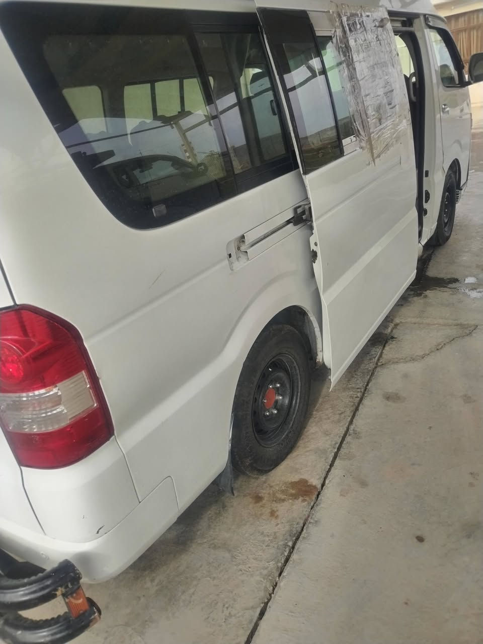 السلام عليكم من رخصة الدمن عندي سياره شيري موديل 12 رقم بغداد بسمي انكليزي سنويه لحد ال30 مصفر هيئة وغرامات شرط التحويل محرك كير اكسل خير من الله تخم تاير صدر كله جديد جاهزه للشغل محرك ففتي 3000 السعر100$وبيها مجال للستفسار اتصل على الرقم ***********
