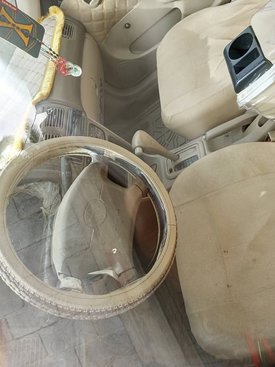 كورلا 2000
السعر 60 ورقة وبيه مجال بسيط 

المكان الخالديه 

المحرك 1800

تبريد شغال

***********
