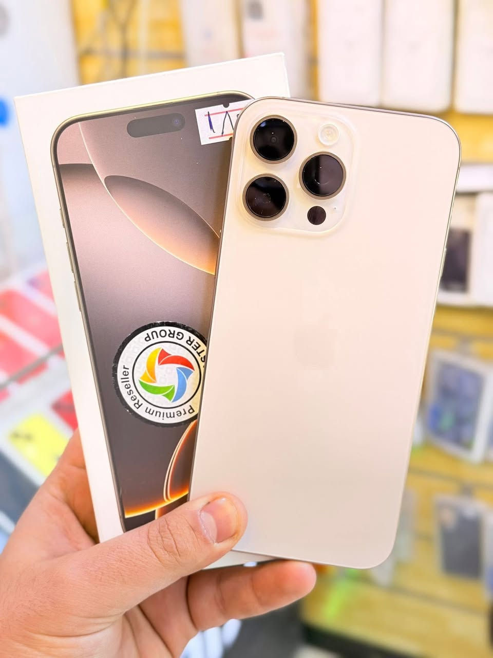 16 برو ماكس  صار فترة من اخذتة بطاريتة 100 وذاكرتة 256
***********
