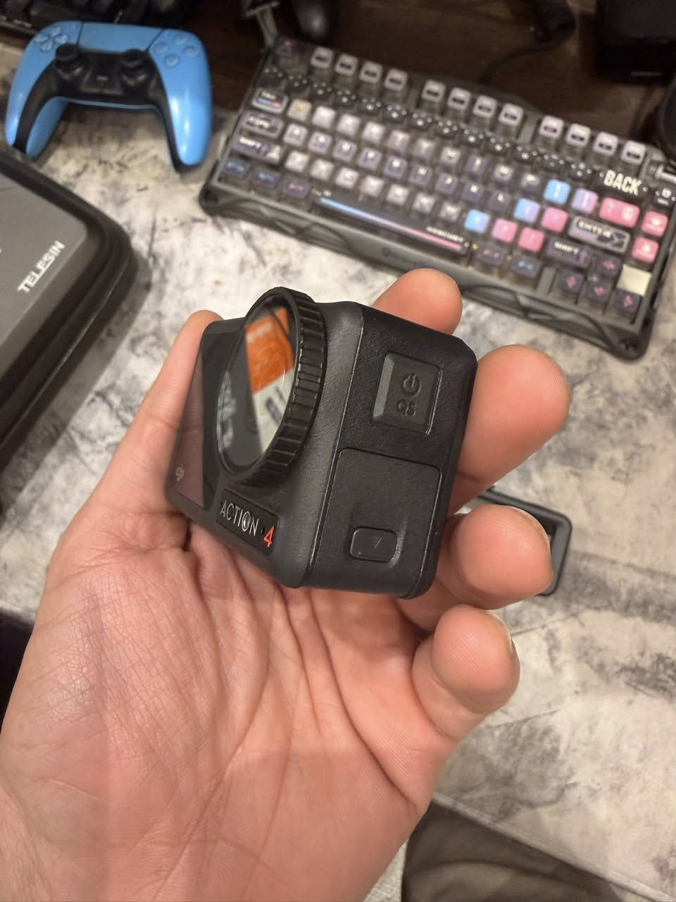 السلام عليكم للبيع كامره DJI ACTION 4
مستعمله اخت الجديده كلش نضيفه ستاندر  
بطاريتين  مال 5 اكبر من بطاريه العاديه جدد غير مستعملات  وكيج 
عنواني بغداد بسمايه واكو توصيل 
***********
