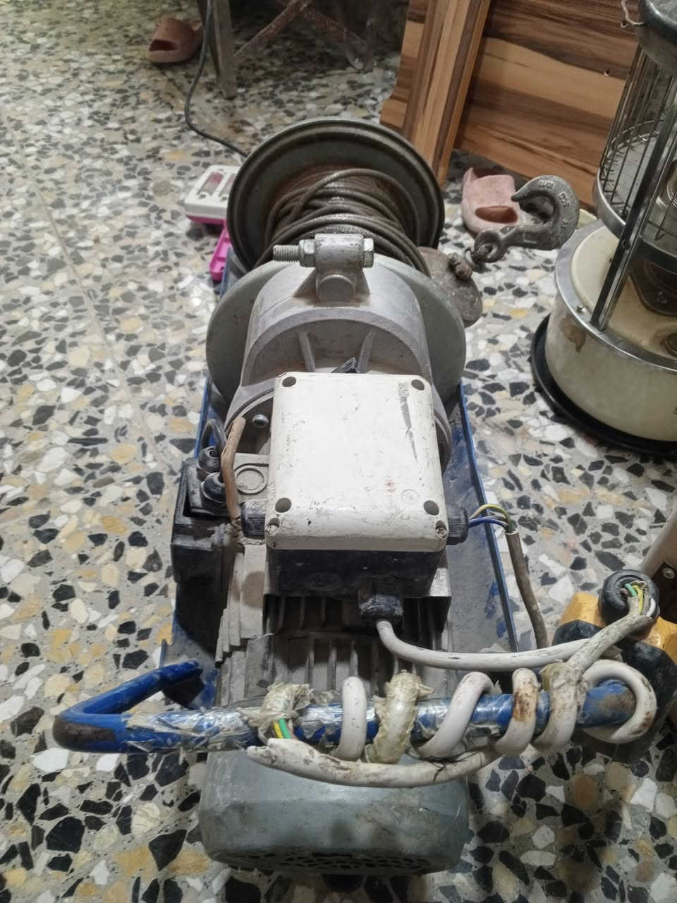 عندي موطور ونج يطالي للبيع السعر ٣٥٠ بغداد التاجي ***********
