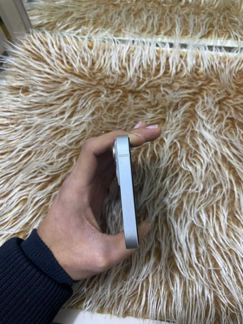 السلام عليكم أيفون13 عادي بطاريه 90 ذاكره 128
السعر  ٤٥٠ وقابل للتفاوض المراسله ع هذه الرقم ***********
