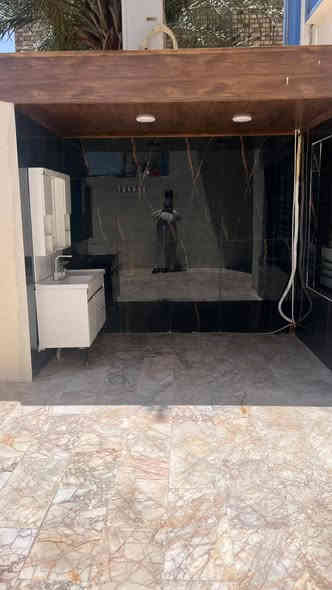 ياالله 

يوجد لدينا بيت للبيع حي ميسان قطاع 31مساحه 130متر طابقين يحتوي على غرفه وصاله واستقبال ومطبخ وصحيات والطابق الثاني يحتوي على غرفتين وصاله وصحيات ارضيه مرمر جدران بورسلين 

البيت مطلوب للمصرف 85مليون 

تدفع نقدي 100مليون وبي مجال 

للاستفسار والمعلومات الاتصال بنا ع الارقام التاليه 

***********

***********

***********

او مراجعه مكتب ألروان للوساطه العقاريه والمقاولات العامه 

عنوان المكتب حي ميسان ع الشريط قرب صيدليه الشراع 

عندك بيت عرصه للبيع راسلنه وات ساب وتدلل
