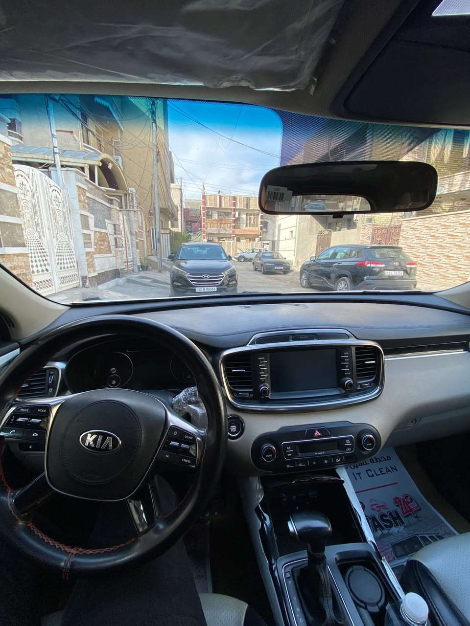 كيا سورنتو 2020 خليجي 
رقم بغداد الدولي  تحويل مباشر السيارة بأسمي
عداد المسافه : 99 ألف km 
حجم المحرك : 6 سلندر 
 مواصفات السياره ..
السياره بصمة . صندوق كهرباء
كروس مثبت سرعه - 
كشنات كهرباء . مري شفط 
حساس امامي خلفي . 7 راكب 
السياره على وضع الشركة ماعدا بارد شبر في الجاملغ الامامي وبعض شخوط (مال خباثه) بمكانات صغيره ع كد شبر موجودات بالصور
السعر 270  ورقه للاستفسار الاتصال 📞 ***********
العنوان بغداد الشعب
