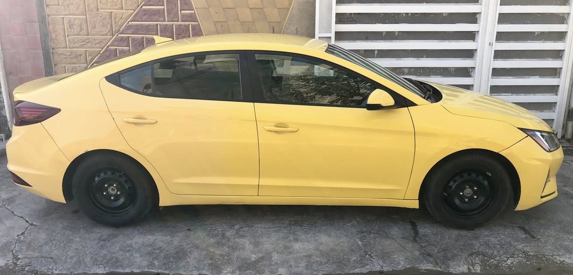 ٢٠١٩ وارد امريكي ضربتها كلش حلوه وخفيفة كير at بلادي مكينه ٢٠٠٠ دوش نص مواصفات رادار توقف ذاتي مثبت سرعه وتحديد مسار ٣ انظمة قيادة ايكو ونورمل وسبورت ، 

( السيارة مبدل جاملغ ايمن لكن جاملغها البلادي موجود ابيع ليبل واحد الجاملغ امبدل لغرض سعر الكمرك فقط ) 
نقصها بس سنوية منتهية من اتحول مباشرة تجددها مابيها شي صعب ويه الرقم ، 
رقم الماني باسمي مصفرة هيئة والغرامات عليه ،
مكان السيارة بغداد قرب علوة الرشيد قوس بغداد كويريش ، 
السيارة عرضتها قبل فترة بس بطلت مابعت لان حرت شنو اخذ بس هسه اريد احدثها ، 
عارضها ب١٣٢ وبيها مجال كلش بسيط ، هذا رقمي والسيارة بأسمي تحويل مباشر ***********
