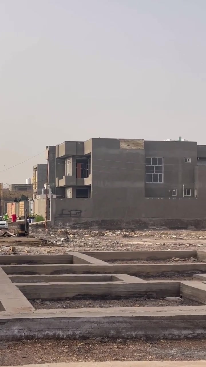 بتلو 300 متر وجه 15 نزال 20 موقع مميز ورديه شارع 30 التبليط القبل الكفيل قريبه جدا عن الشارع منطقه مجاري وماء وكهرباء  مقابيلك ساحة بيها اجازه بناء بتلو 200 وحديقه 100 جانبيه***********
