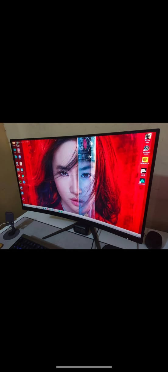 والسلام عليكم شاشه AOC مقوسه حجم 27 نج  280 هرتز 4k فول مواصفات 0.3 زمن الستجابه وبعد ماصفات هواي بيها سعر 275 وبي مجال  رقمي ***********
