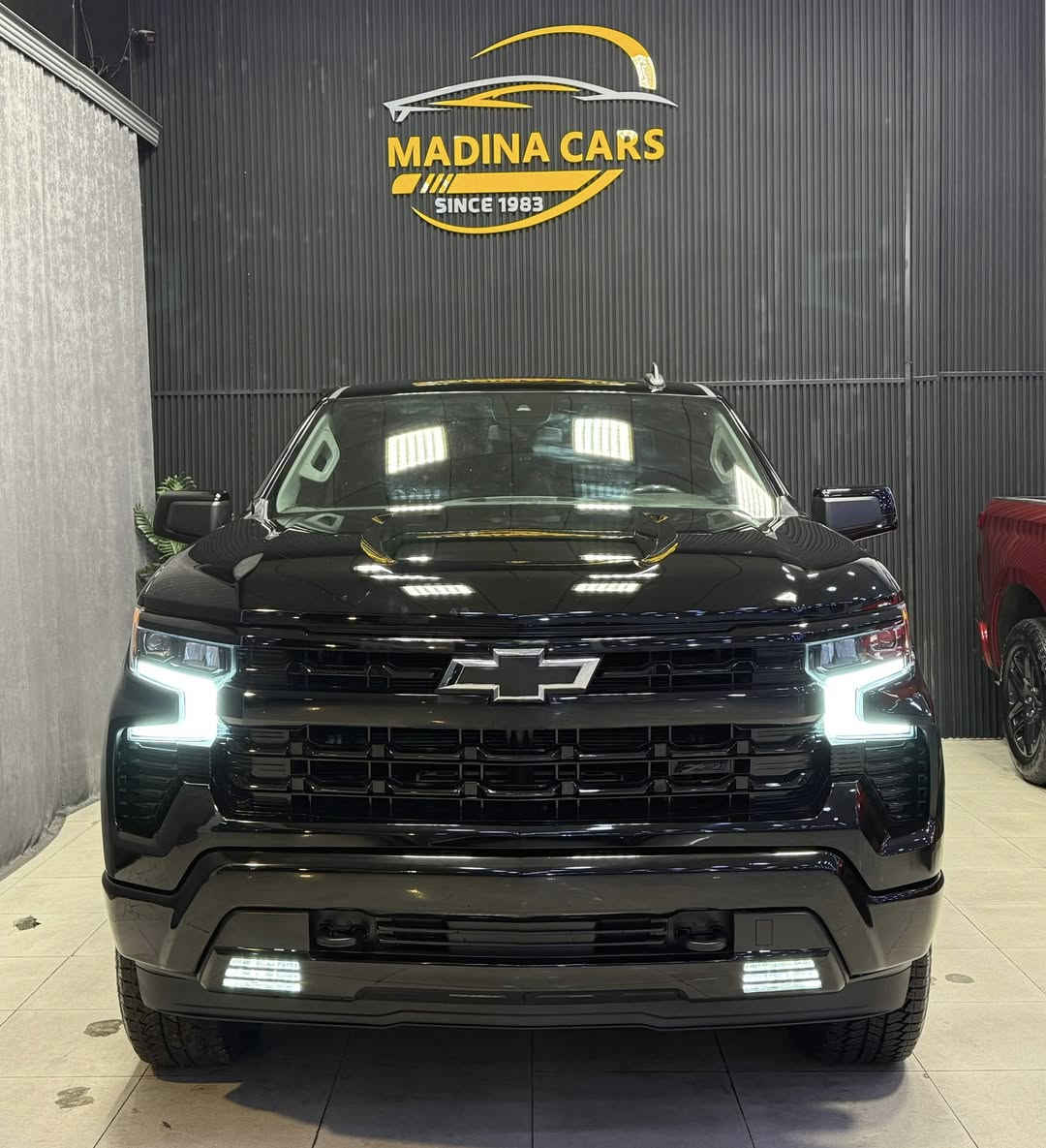 Chevrolet Silverado 
2024 Custom 
i4 - 2.7T - 4x4
تک باب - دبل اکسل

بسمە 
شاشە و کامیرە
لایت لید
کوشینات جلد
ستیرن کاربون 
بودی قصیر
رادار
ویل ٢٠

25.000 mile
2 قطعە صبغ
سعر 290 ورقە

معرض ( مەدینە ) اربیل شارع ١٠٠م
0750 261 2500
0772 665 1010
