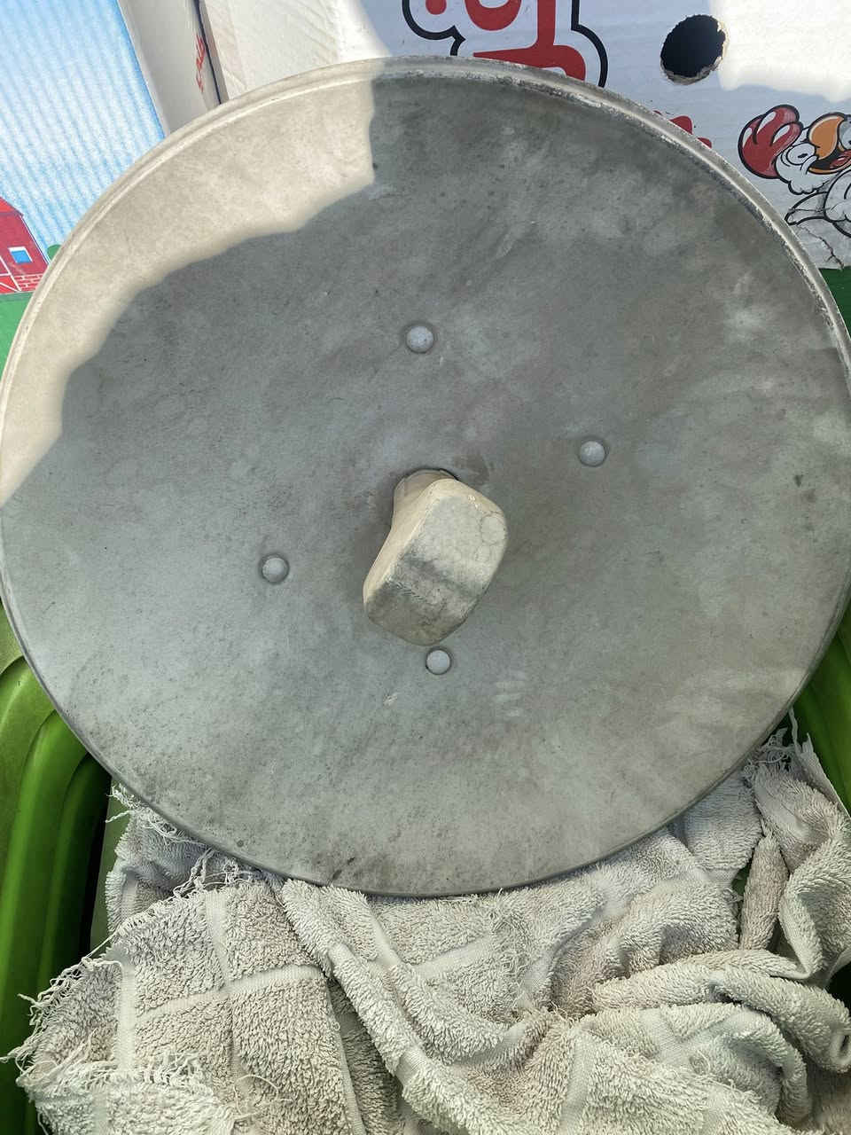 اغراض للبيع رفوف مع ملحقاتها مثل مامبين ادناه ٨رفوف طولها ٢٤٤سنتمتر مع٨رفوف طول١٢٢سنتمتر شبه جديدة عمل خاص مع ثمانية رفوف متفرقة مع صحن عدد٢للشبكات الانترنت حجم٣٠واحد كامل والثاني نقص اًولمبي مع سجج مال مولايلات عدد٣٧مع جناكيل مال الموبايل اكثر من٤٠٠ حجم ثخين استل ستيل مع رؤس شاحنة اكثرمن الف سعر الواحد قفل١٥٠دينار اللي يحب يتصل على ***********او***********وشكراموجودات في حي الاعلام شارع البدالة
