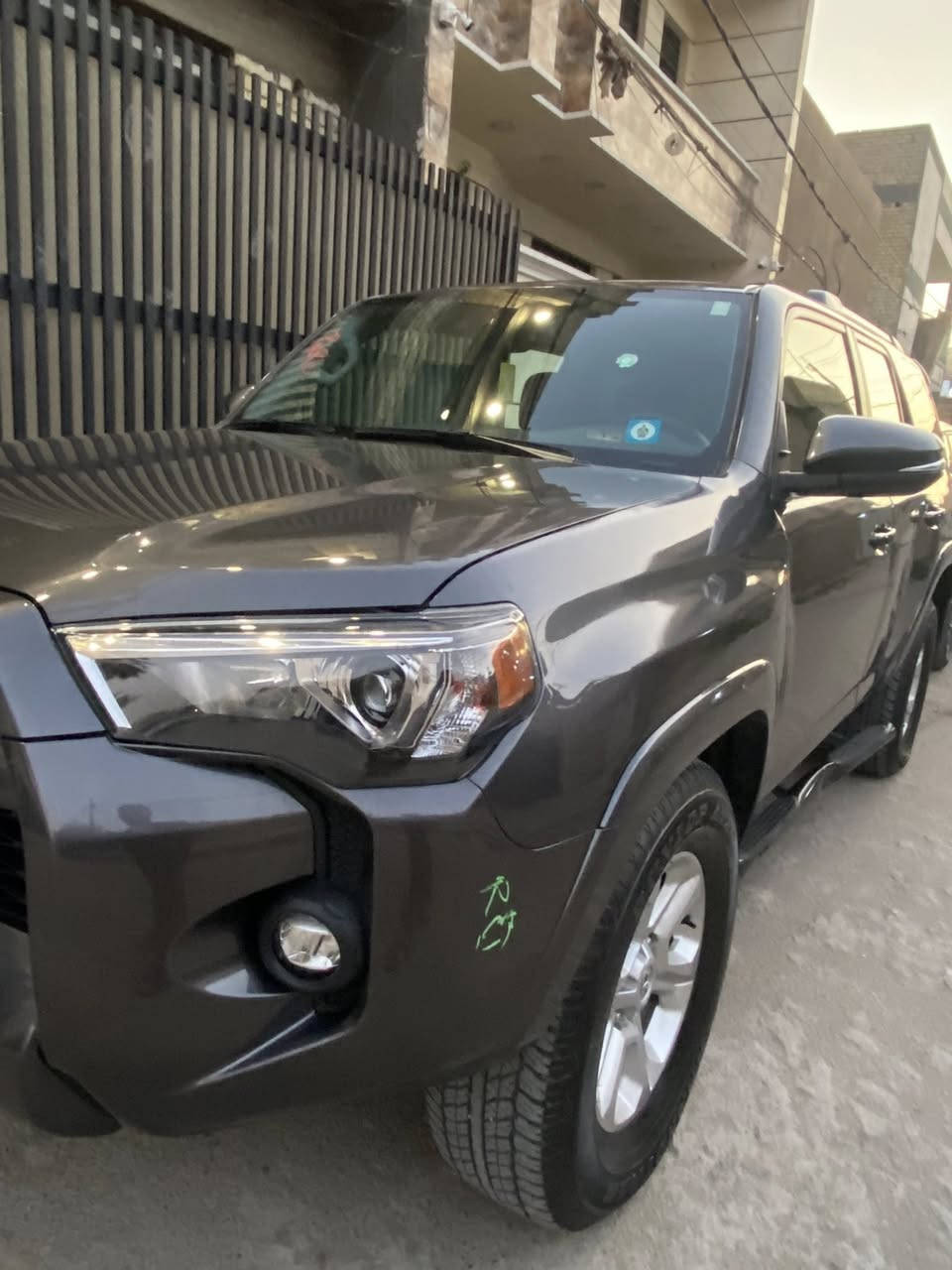 Toyota 4ranner Premium للبيع
السيارة إيرباك بردة فقط بدون بچم / عدادها ١٣ ونص 

سيارة حادثهة كلش حلو باب سايق مبدل وتعديل باب الخلفي

رقم بغداد 

~ محرك 6 سلندر  

~تو ويل (2*4)  المرغوب

~ شاشة كبير

~كشنات جلد كهرباء تدفئة 

 5 كامرات ~  كامرة ٣٦٠ 

فتحة سقف

~ رادار أمامي و جانبية 

~تحديد سرعة 

~ حجم تايرات 17

٧ راكب 

موجوة صور الحادث وصور تصليحها كاملة

الشراي يتصل او راسلني وبالخدمة

~ بغداد  

***********
