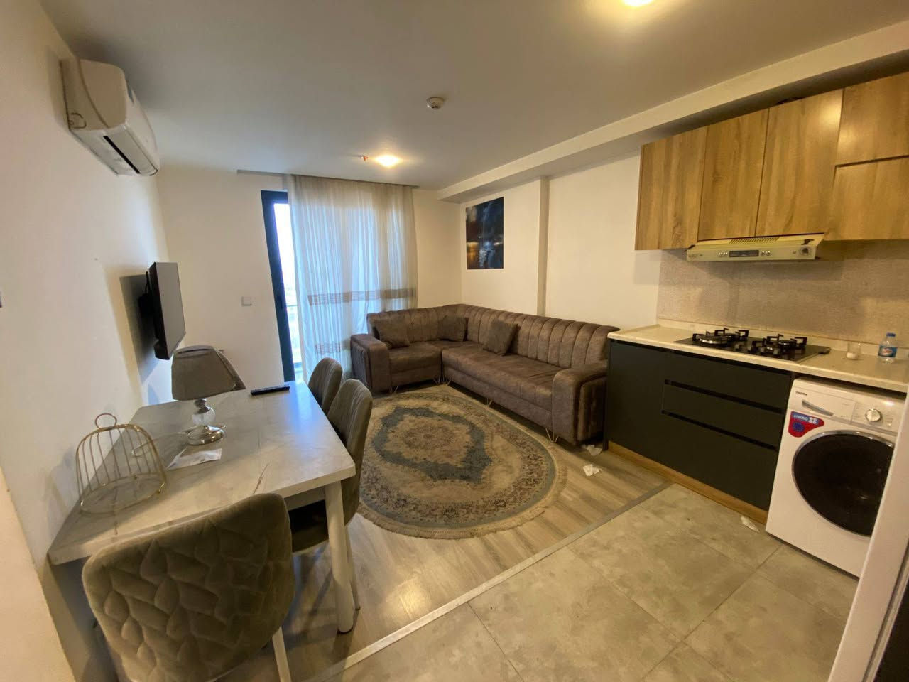 ‌ شقه للايجار منطقه ذهبيه
مجمع لايف تاور
غرفه صاله
واحد غرفه 
صاله 
واحد حمام
بلكون
سعر/350$
الاستفسار على واتساب 
***********
