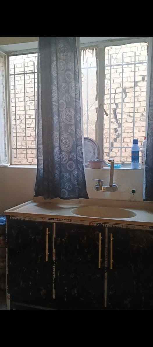 السلام عليكم 
كاونتر وسنك محلق مستعمله قليل نظيف للبيع 
سعره  400 الف وبيه مجال 
العنوان: بغداد الفضل يم باب المعضم 
الشراي يتصل على هذا الرقم 
***********
***********
