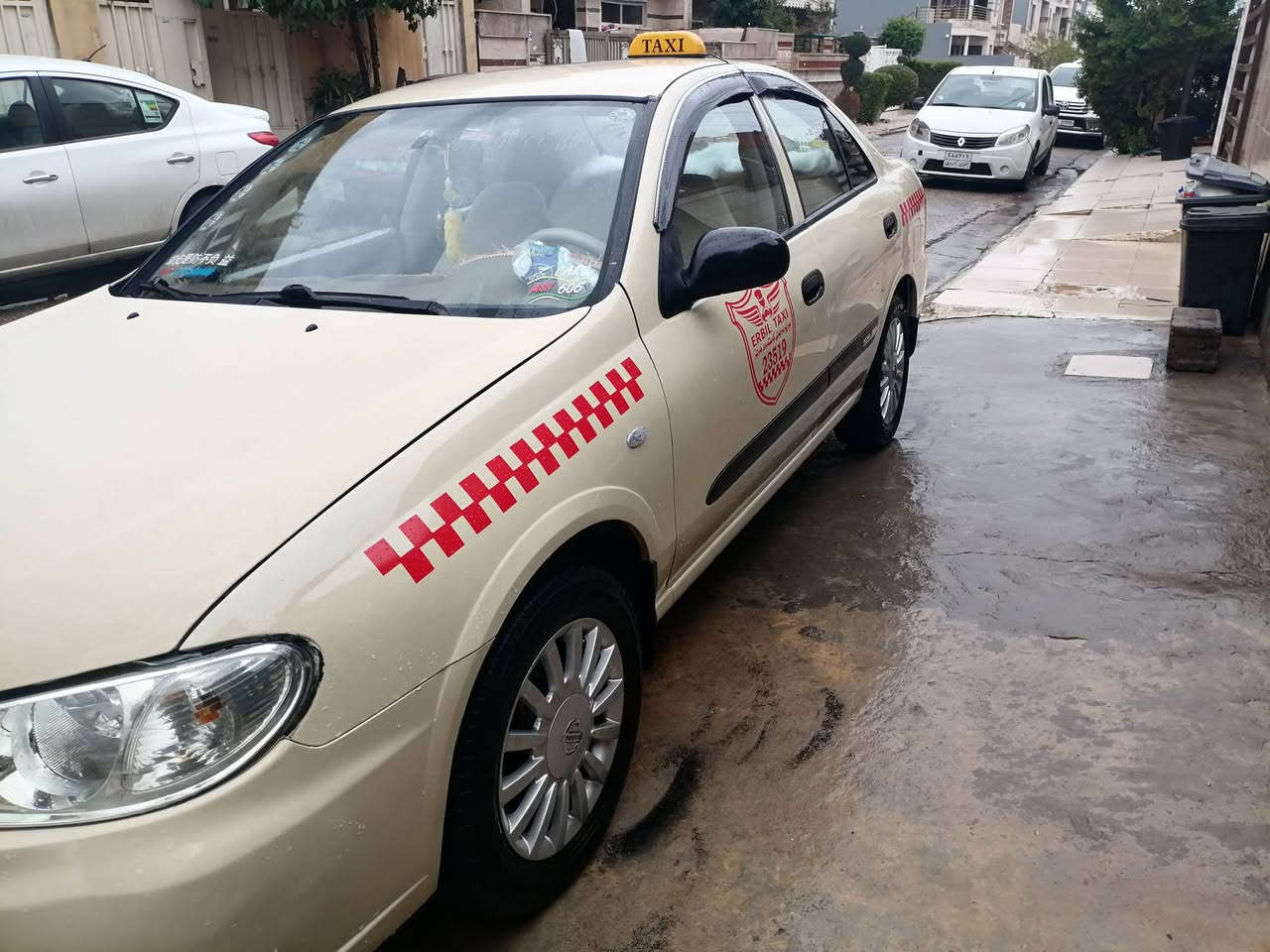 نیسان سنی یابانی بۆ فرۆشتن 2012یەک پارچە بۆ یاخ گێر عادی ***********
