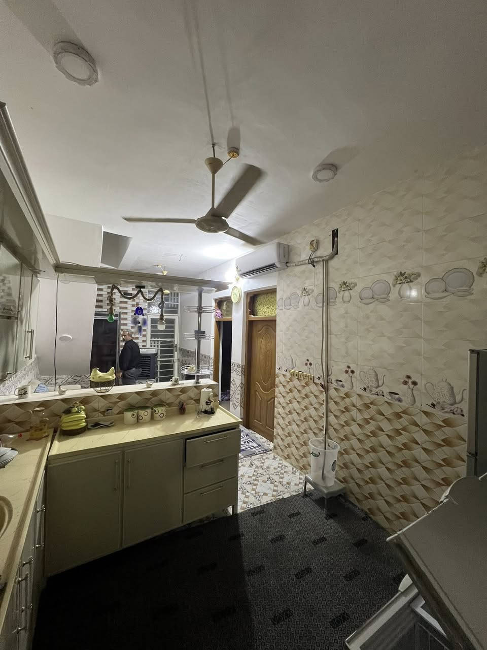 دار مساحة 100م خط اول يبعد عن الشارع العام 300م فقط بشارع تبليط واناره ليله وماء خطين وكهرباء خطين مولد ذهبي مرقم من قبل البلديه السعر33معه المجال العنوان شارع الصب مقابيل ملحق قرية الغدير عمود 327للأستفسار اكثر اتصل او واتساب 

***********
