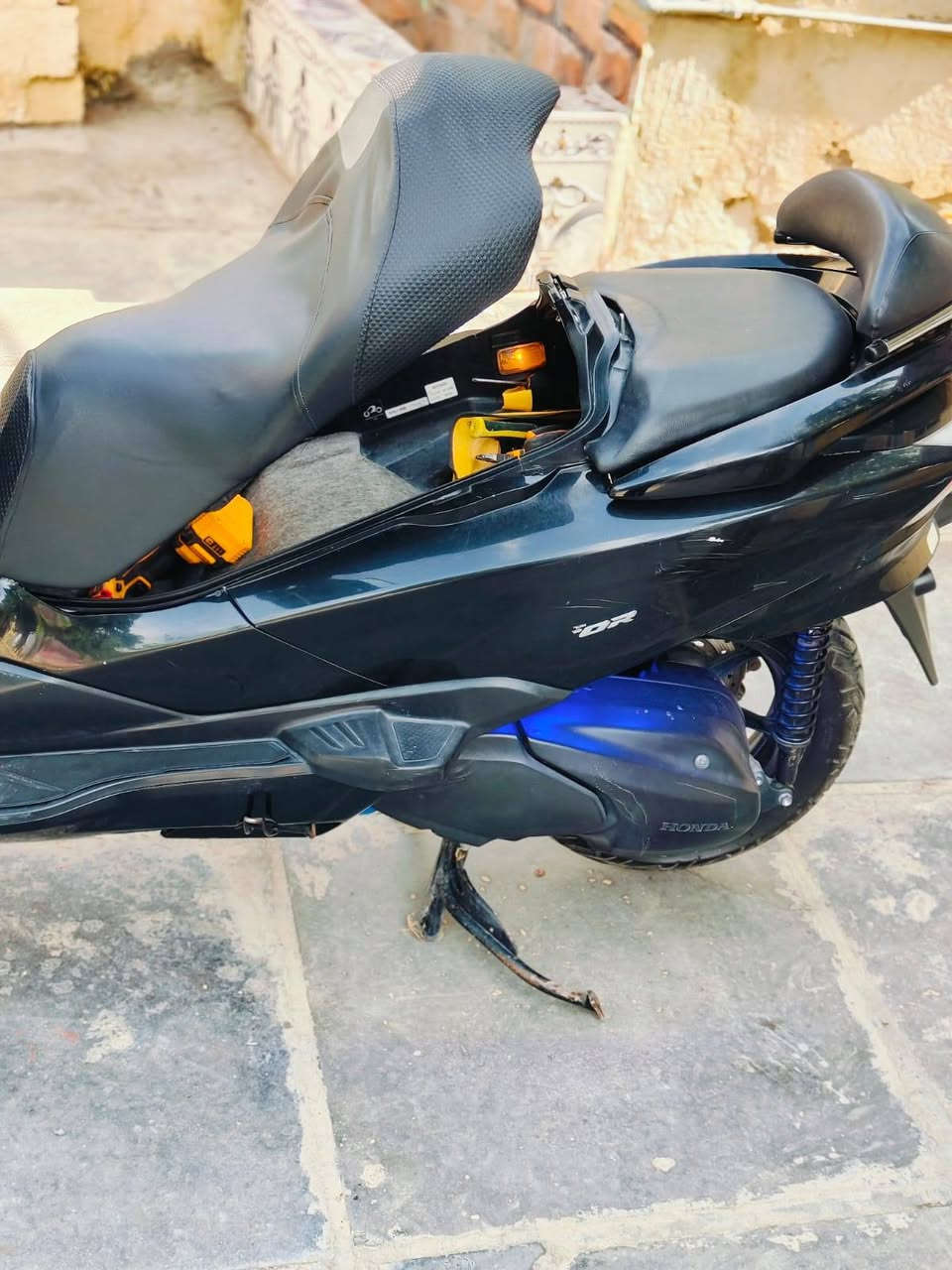 لبيع فورزه صفر عشره اس سفن مكفوله 
دراجه نضيفه ماشية 38 كرستال مكان ناصرية قضاء الدواية *********** سعر 14 بيها مجال حك جية
