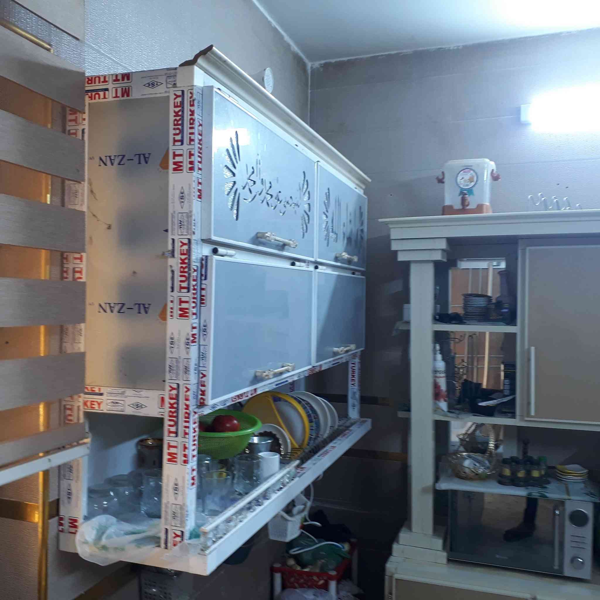 السلام وعليكم كاونتر لبيع جديد عنوان بغداد الثعالبه شارع البانزيخانه بلمربع الأول رقم ***********
