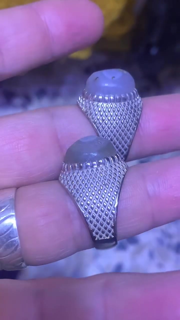 قطعتين ب25  احجار طبيعي اصلي  صياغه نحاس طلاء فضه ثابت


**إذا كنت صاحب هذا الإعلان وتريد حذفه لأي سبب، رجاءا أرسل رسالة إلى الدعم الفني**