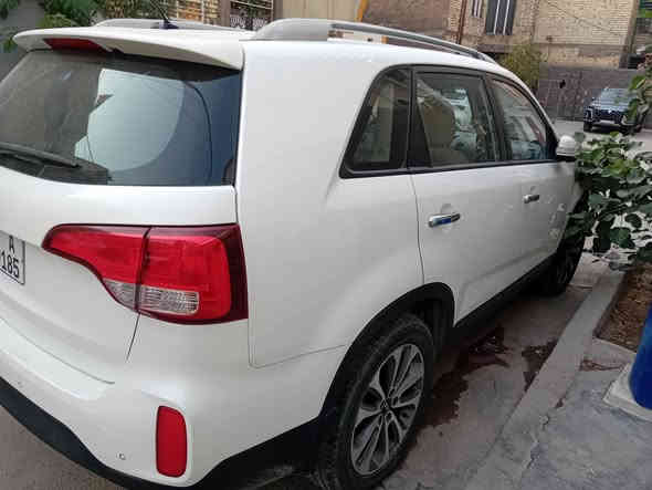 سورنتو 15 خليجي مكفول من الصبغ والضربةعدا شوية بارد  رقم سماوة مشروع وطني السيارة باسمي السعر 160 اللون ابيض مكانها بغداد بلديات مكينة 2400
7 راكب 
***********
