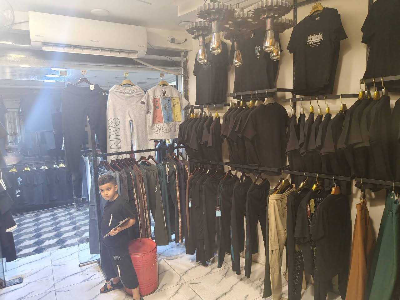محل البيع الموقع شارع النص مقابل محمد حافض *********** واتساب
