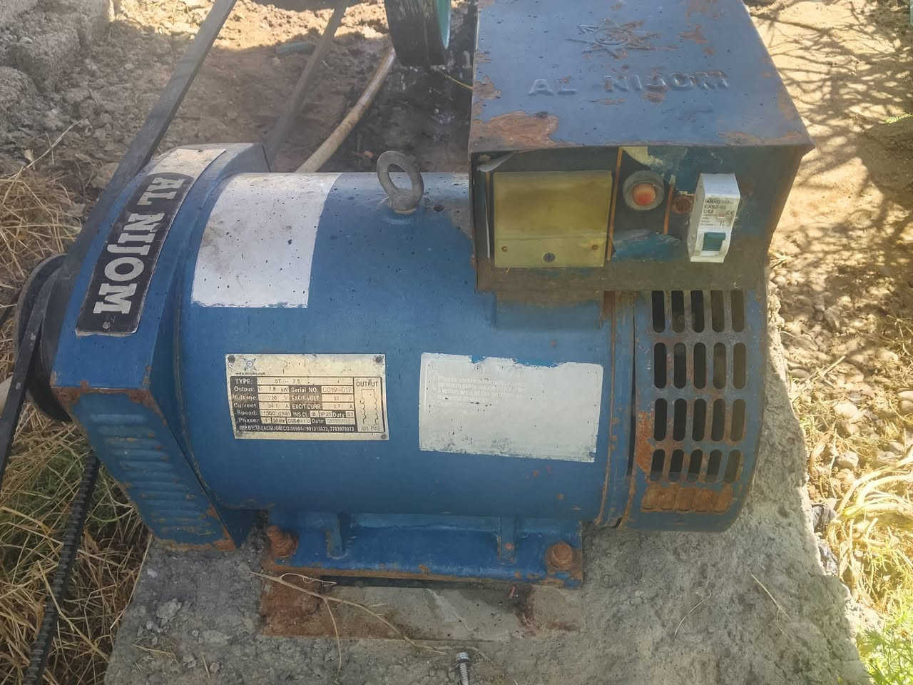 مولد لستر للبيع 8 حصان مع مولده 7kv مولد نضيف السعر 950 وبي مجال بسيط العنوان ديالى الخالص 
للاستفسار ***********
