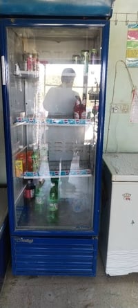 ثلاجة عرضة مجمدة • ٥ قطع • سلات جبس