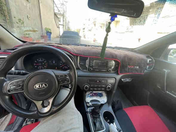 السلام عليكم مكلف بالنشر كيا سبورتج مديل 2017 لون ماروني وارد امريكي الحادث في امريكا قبق الجنطه وبالعراق صار صبغ قليل في الباب خلف السائق وخدوش بسيطه مبينه في الصور  المحرك تجفيت جديد اويل بم جديد الاستفسار الاتصال على الرقم *********** المكان بغداد السعر 130 وبيها مجال بسيط
