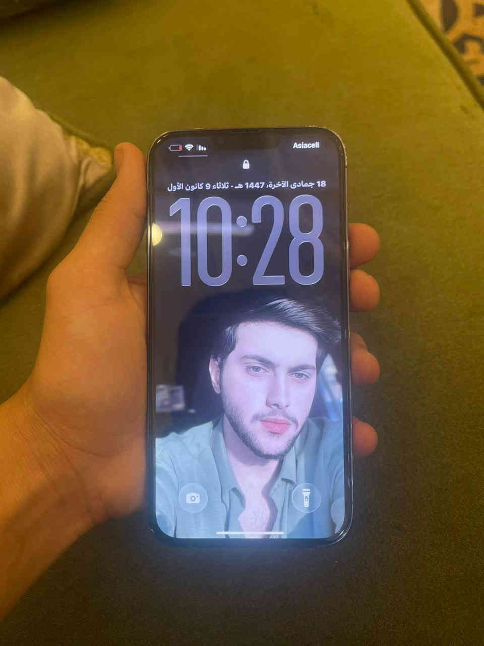 ايفون 13 برو ماكس ذاكر 256 الجهاز ما مفتوح وين ما يعجبك تاخذه بس سماعه ناصيه شويه للبيع رايده 550 $***********
