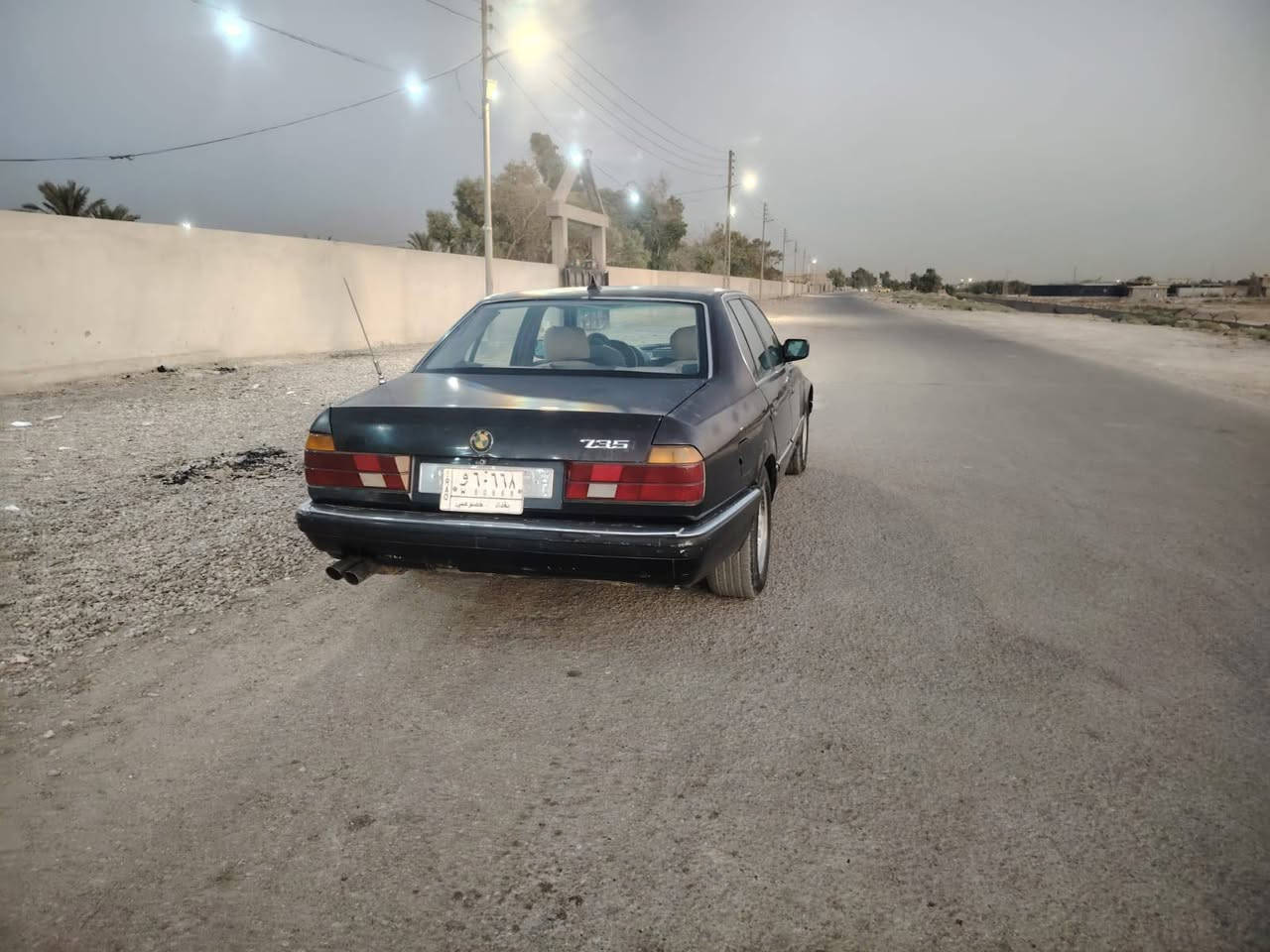 للبيع بيئم حجم 735مفتوح موديل90 بغداد مشروع وطني سنوية لغاية 28سعر 40$رقم موبايل ‏‪***********‬‏كير اوتوماتيك محرك وكير مكفولات دواخل نضيفة كهربائيات كله شغالة ويل خلية تخم تايرات جدد سيارة  لاضربة ولاتبديل ولاخياس حدادية امامي خلفي جديد مكاني بغداد
